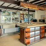 The Yak Lake House - Hostal